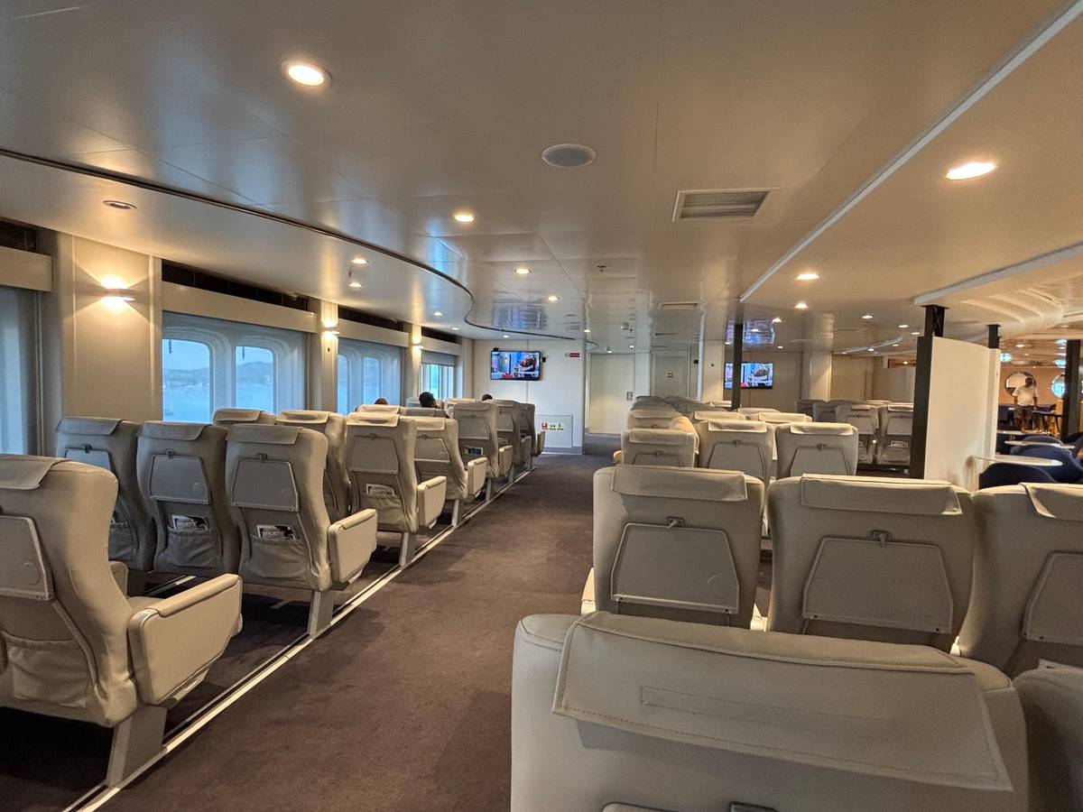 Skiathos: Fast Ferry Journey Between Skiathos and Skopelos