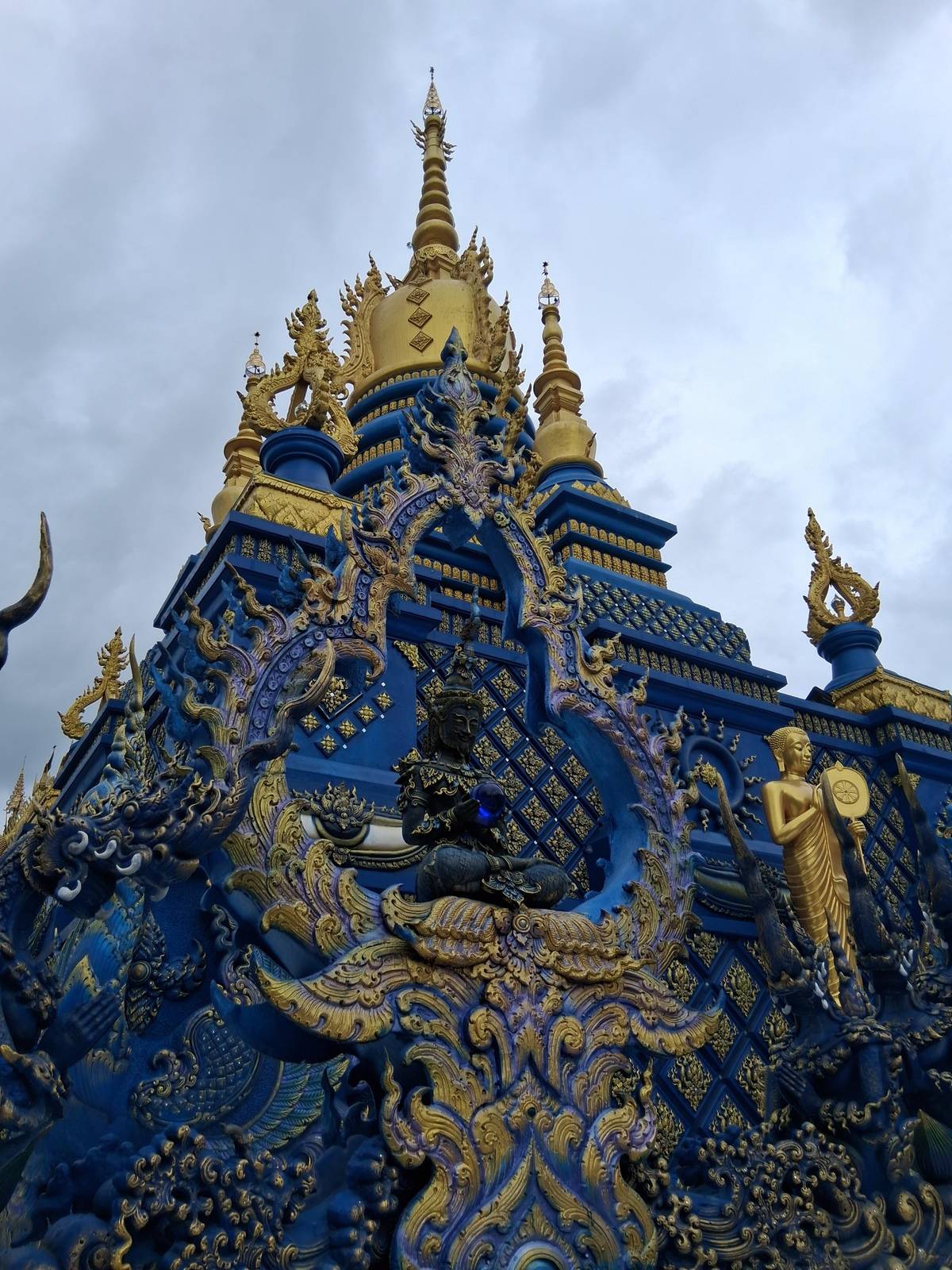 Chiang Mai: Chiang Rai White, Blue and Red Temple Tour