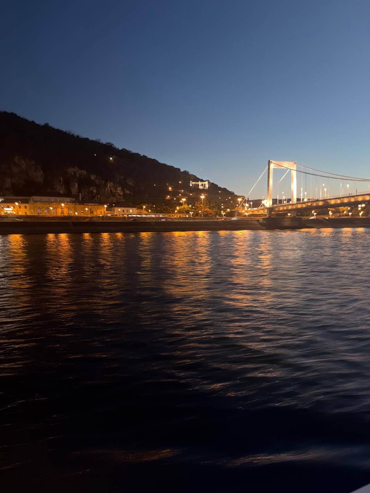 Budapest: By Night Sightseeing Cruise with Welcome Drink