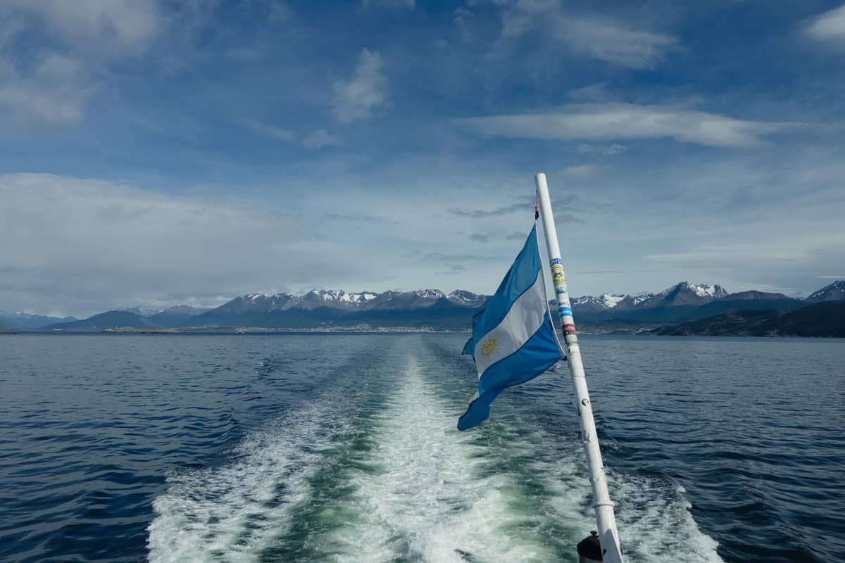 Ushuaia: Catamaran to the penguins of Martillo Island