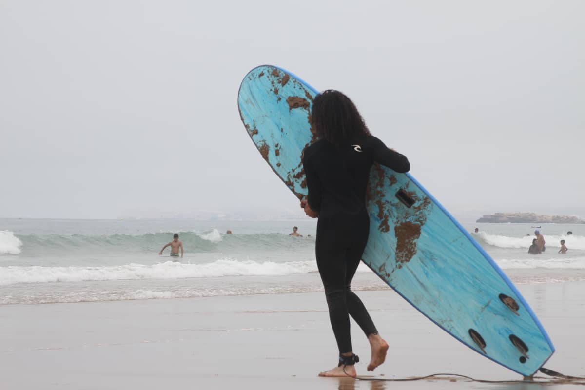 Agadir: Taghazout Beginner Surf Lesson with Lunch and Transfer