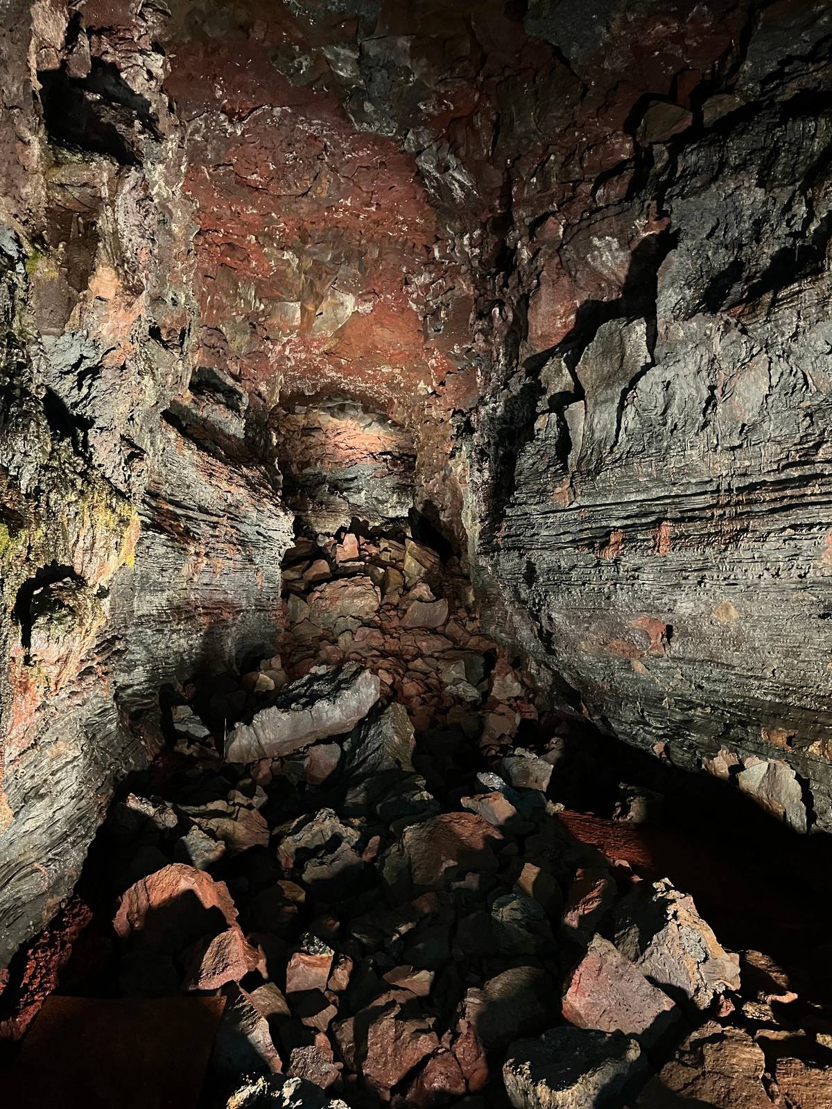 Reykjavík: Silfra Snorkeling & Lava Tunnel Adventure Combo