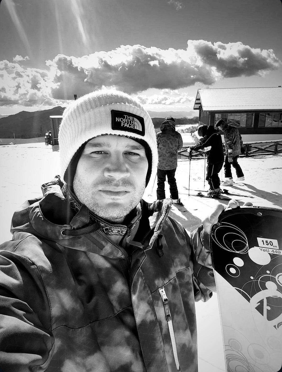 Mt. Fuji Skiing Experience- YETI Ski Resort & Onsen Day Trip