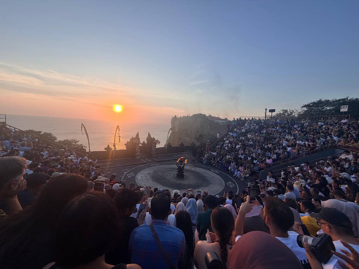 Bali Sunset: Uluwatu Temple, Kecak Dance and Jimbaran Bay