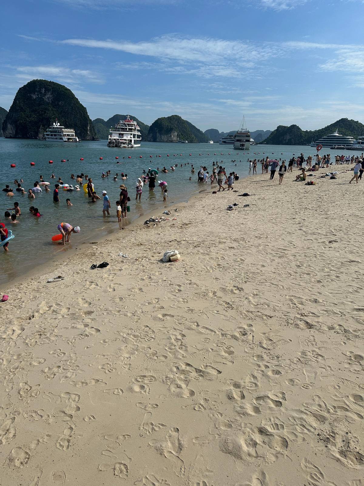 Hanoi: Ha Long Bay Day Trip, Luxury Cruise and Buffet Lunch