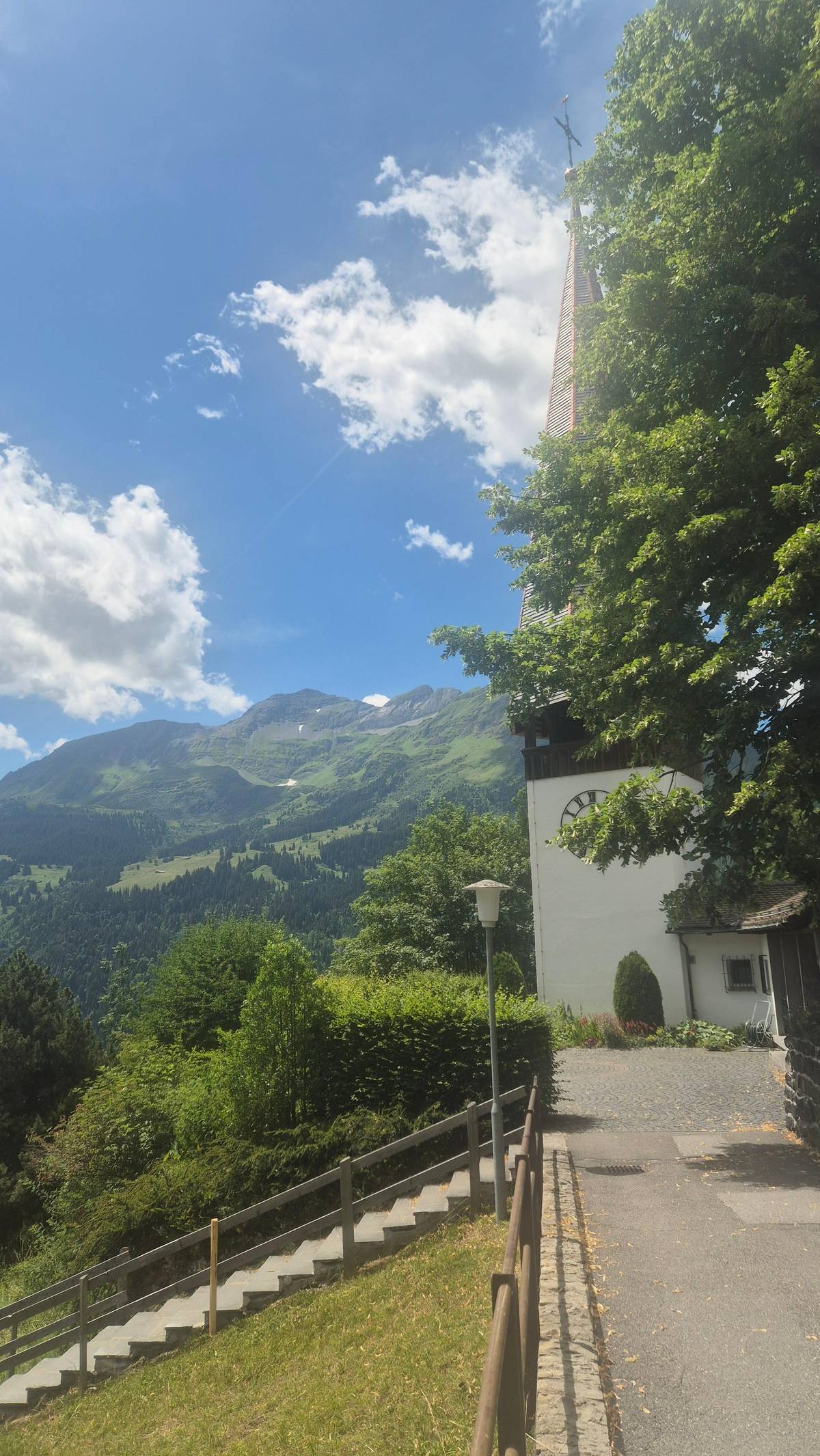 Guided hike Grütschalp to Mürren with Trümmelbach Falls