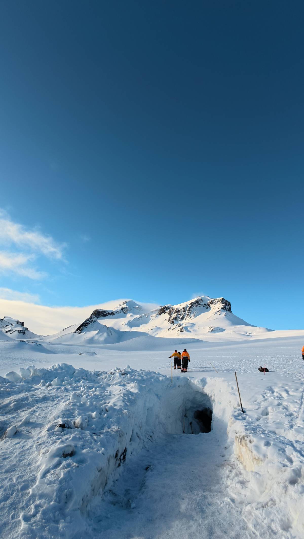 Reykjavík: Langjökull Glacier Snowmobile Tour with Ice Cave