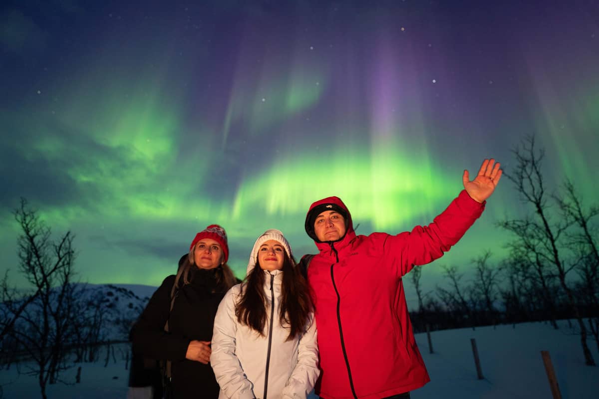 Erinnerungsfoto unter dem Polarlicht