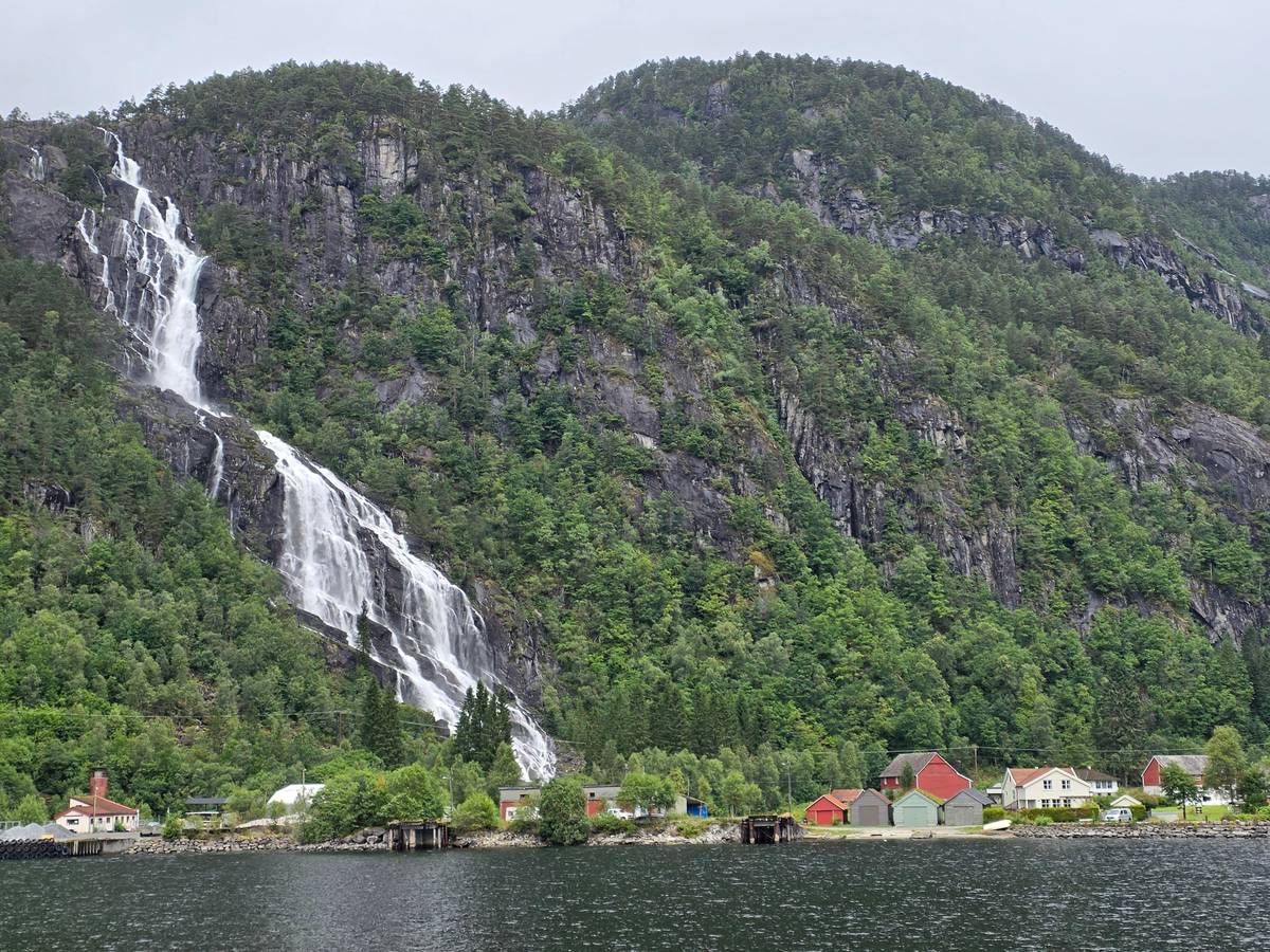 The original fjord cruise to Mostraumen