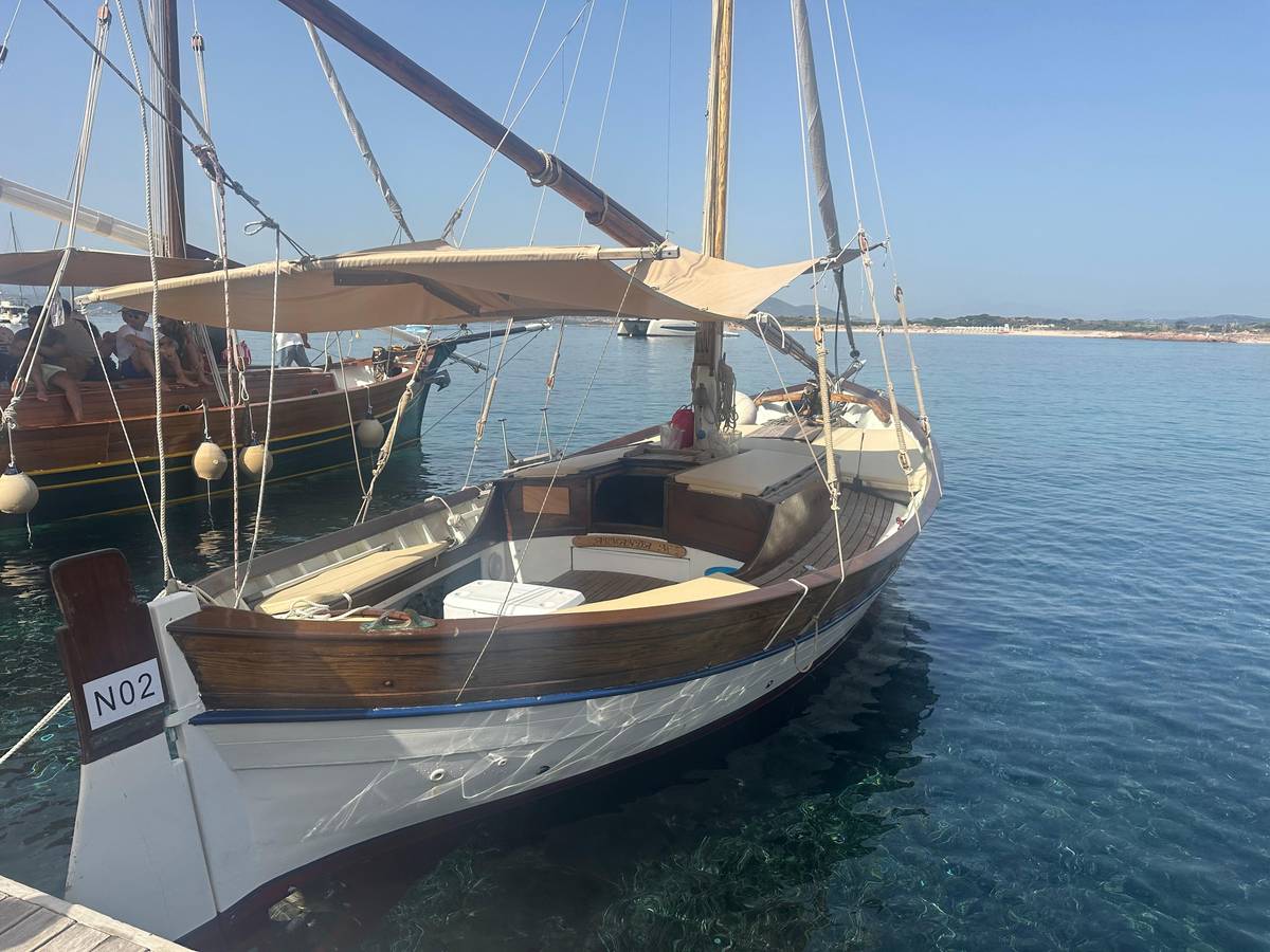 Porto San Paolo: half-day traditional boat tour to Tavolara and Molara