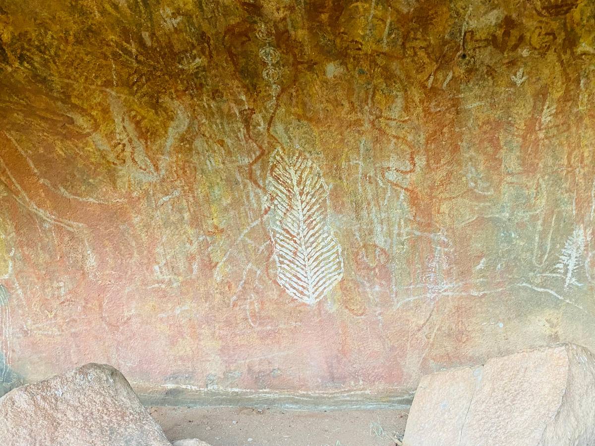 Uluru: Guided Trek of Uluru's Base in a Small Group