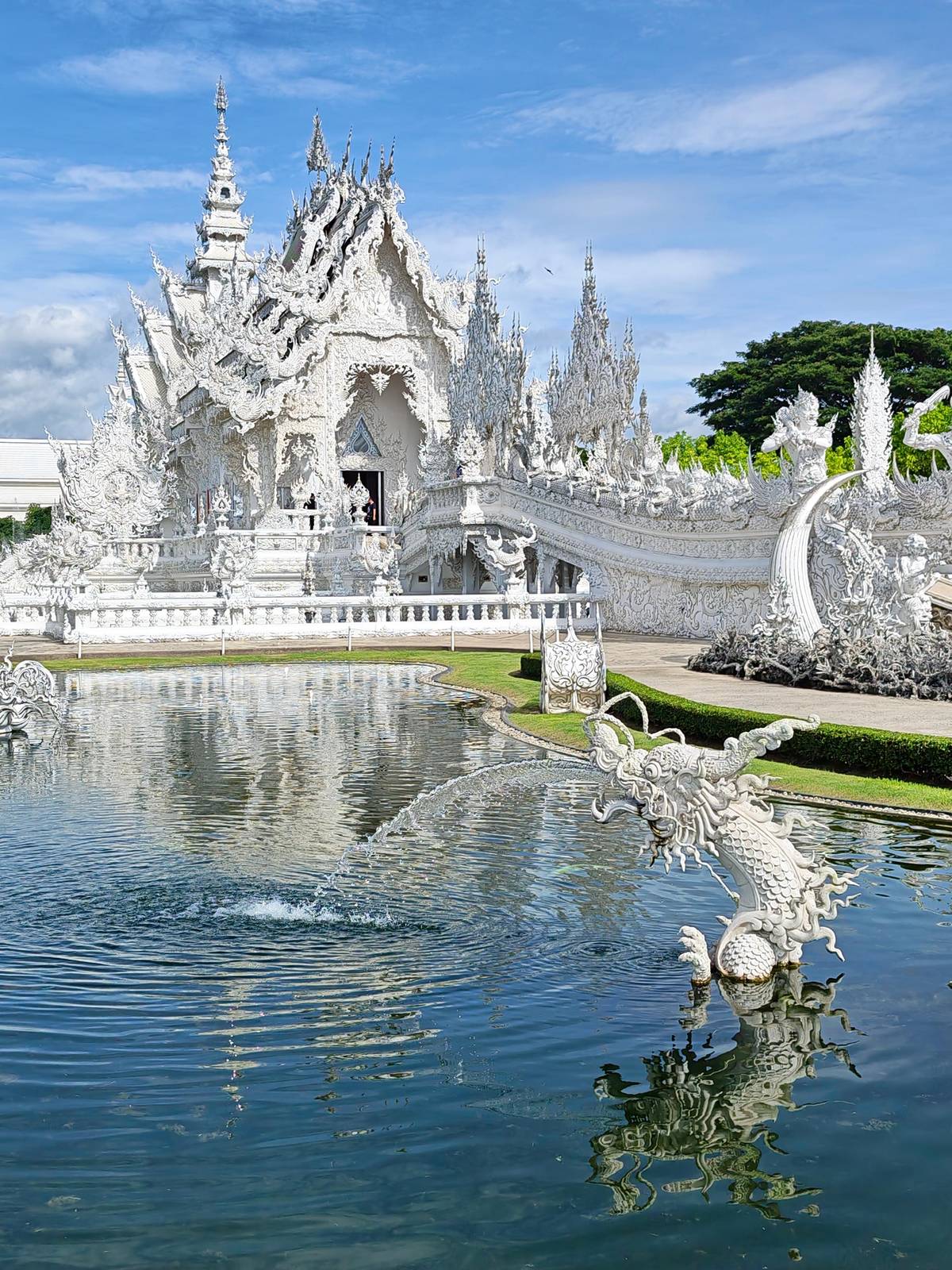 White, Blue and Red Temple day from Chiang Mai to Chiang Rai