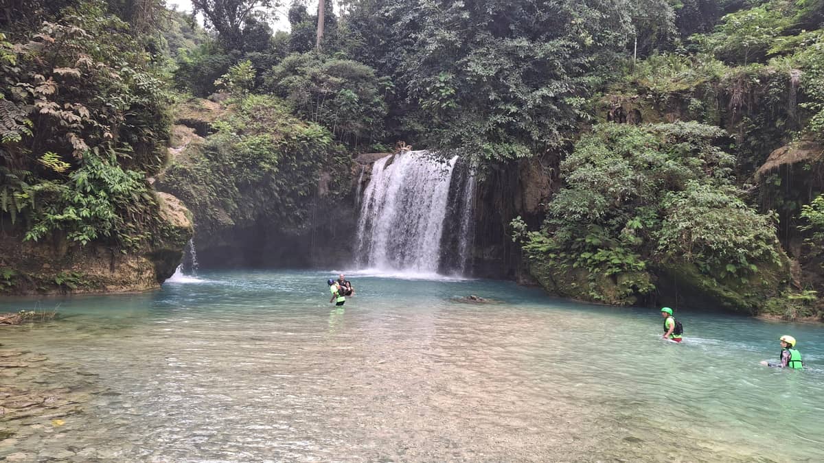 Cebu: Kawasan Falls Canyoneering Tour with Ziplining & Lunch