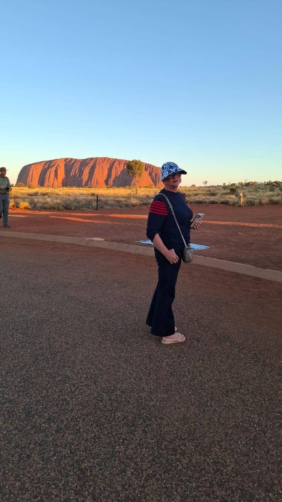 From Alice Springs: Day Trip to Uluru with BBQ Dinner