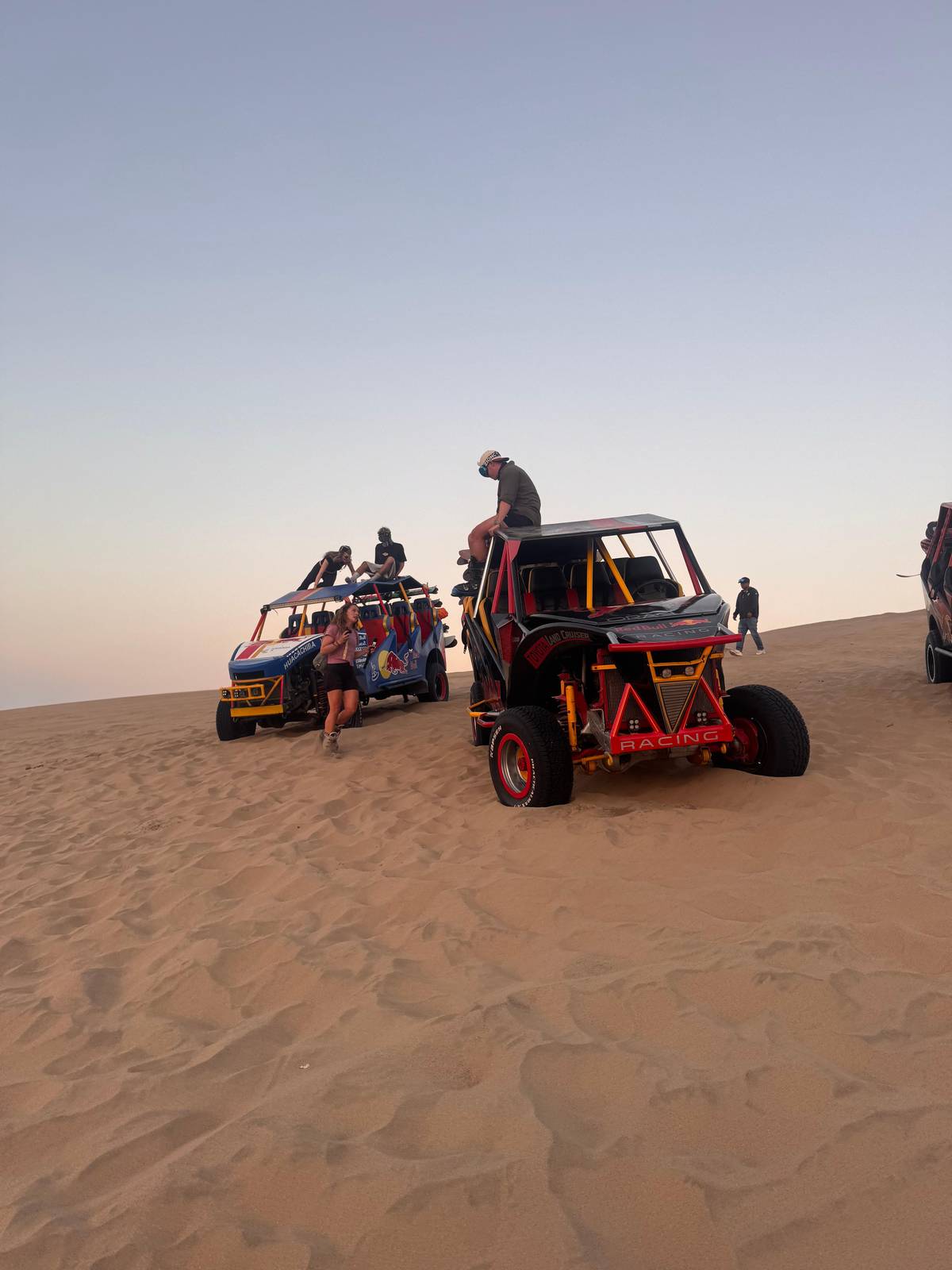 Huacachina dune buggy: the ride, the sunset and the safety question