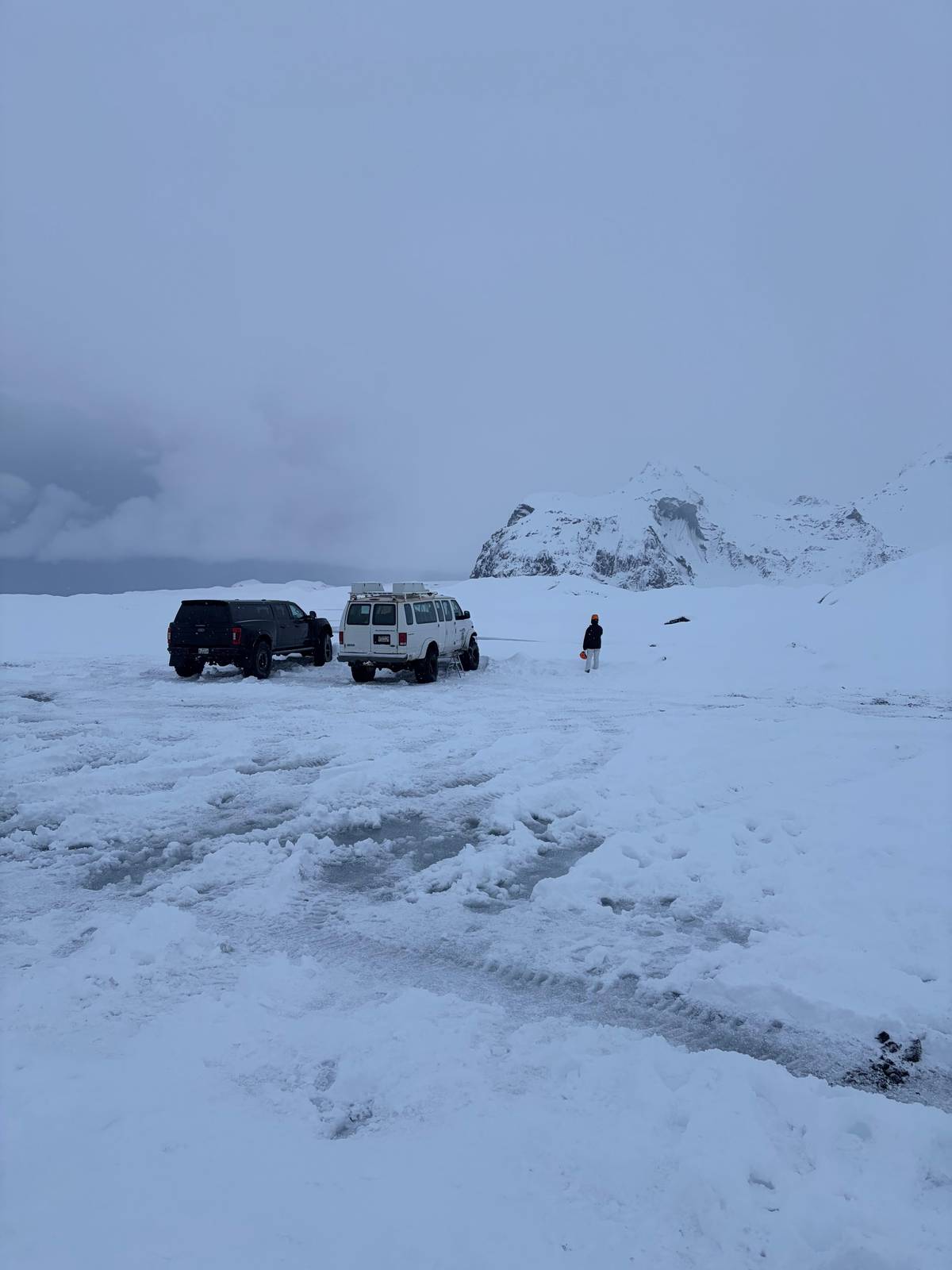 Ice cave tours from Reykjavík: day trips, distances and the nearest ice