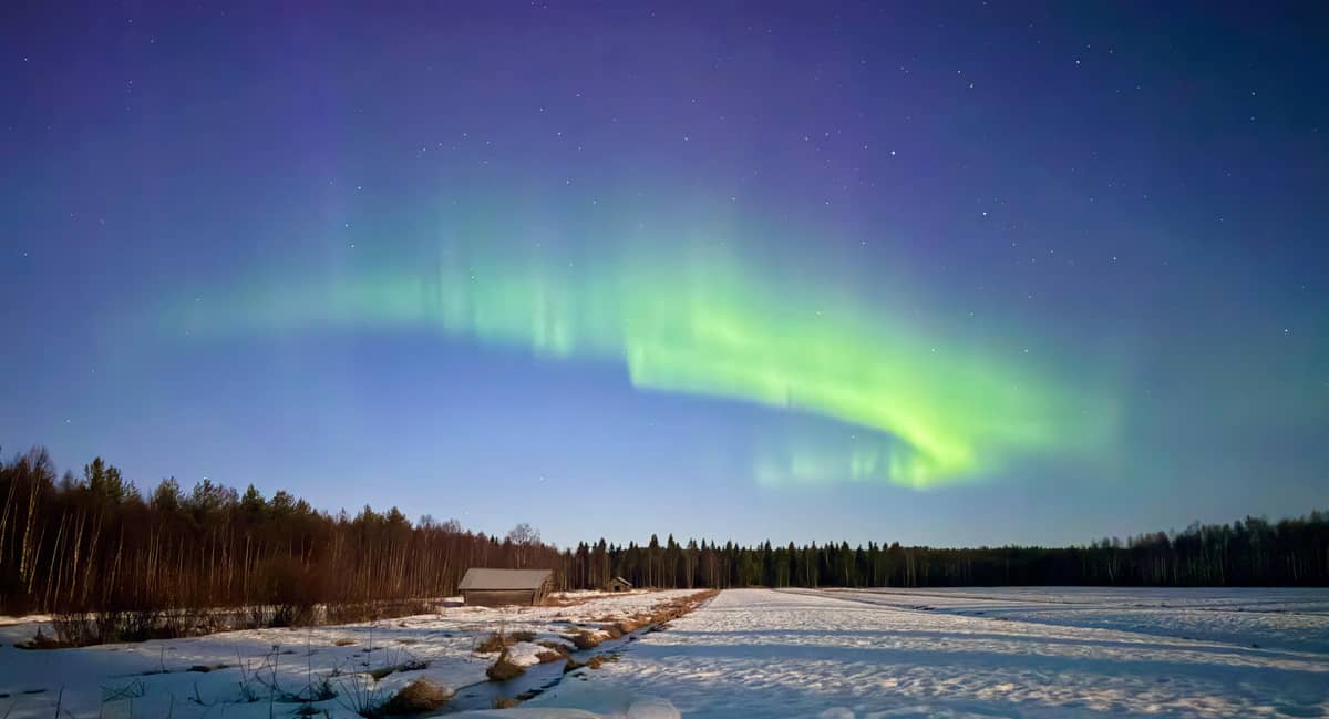 Polarlicht über einem See