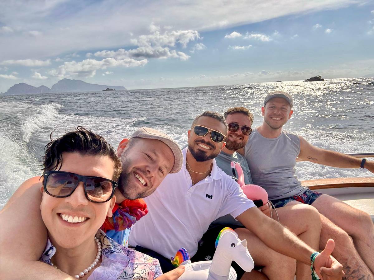 Positano: Capri Small-Group Boat Tour - Light Lunch & Drinks