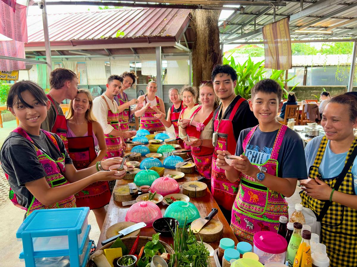 Chiang Mai: Cooking Class, Market & Thai Herbs Garden Tour