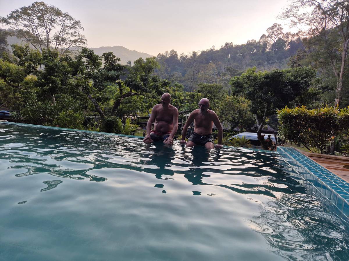 Chiang Mai 2-Day: Trekking, Tubing & Elephant Observation