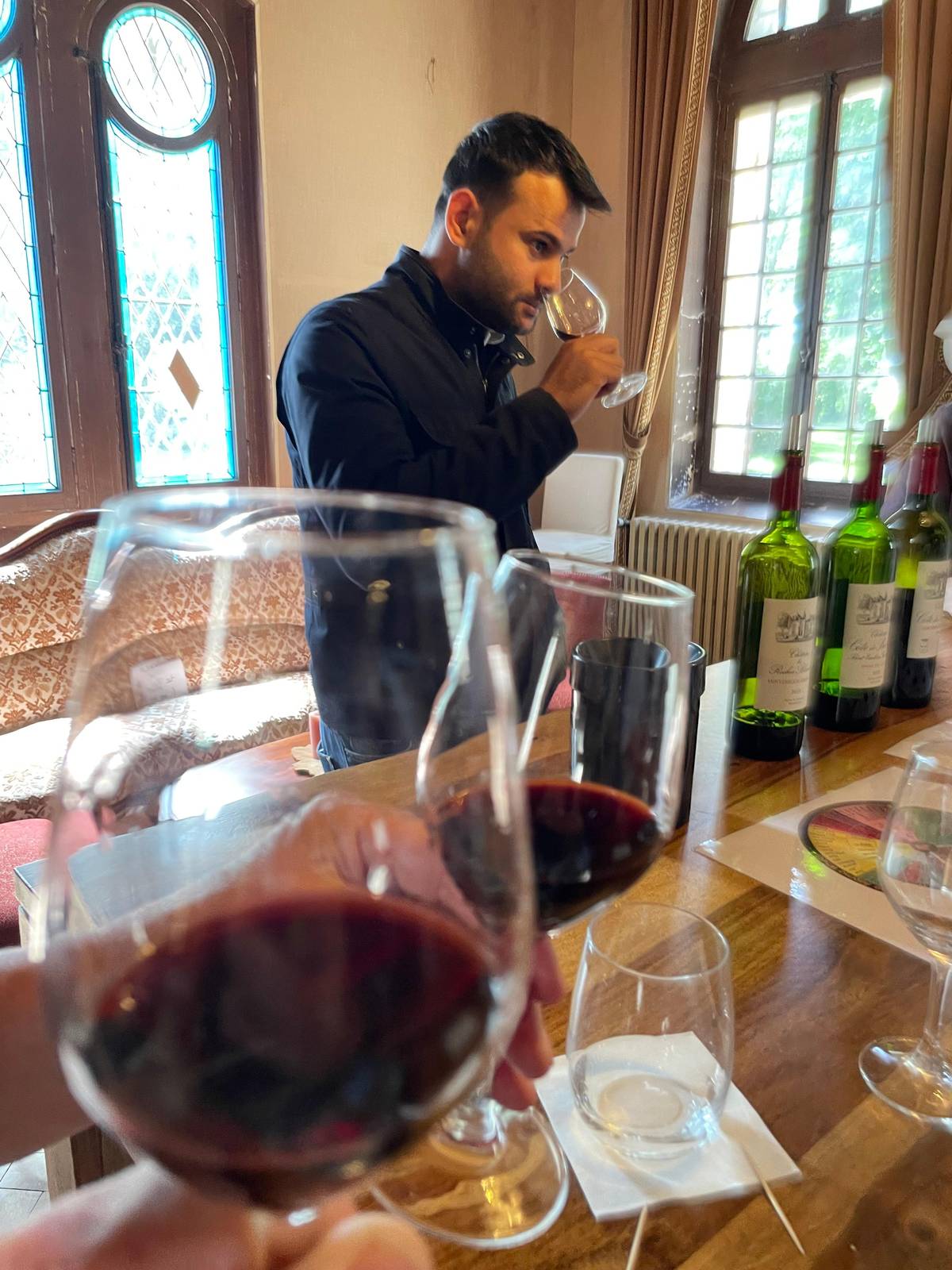 Tasting at the table in a château