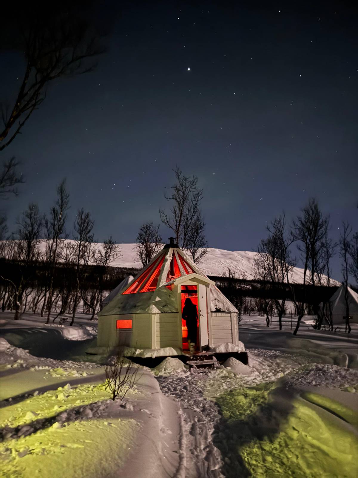 Tromsø: Aurora Crystal Lavvo Overnight with Guided Activity