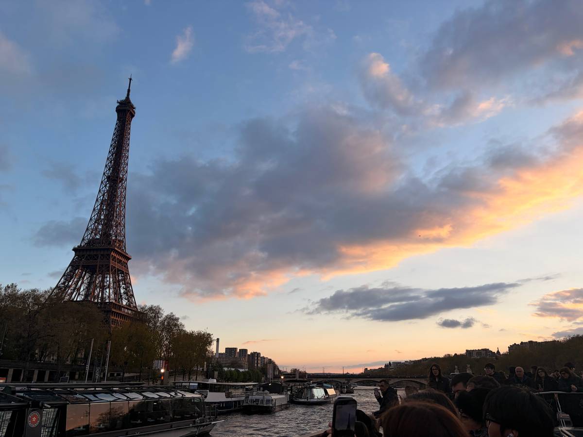 Paris: Day or Sunset Cruise with Ice Cream, Drink or Dessert