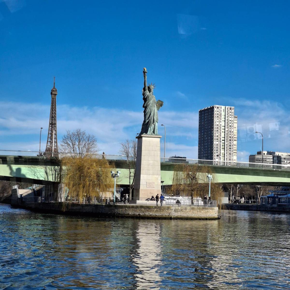 Paris: 3-Course Lunch Cruise on the River Seine