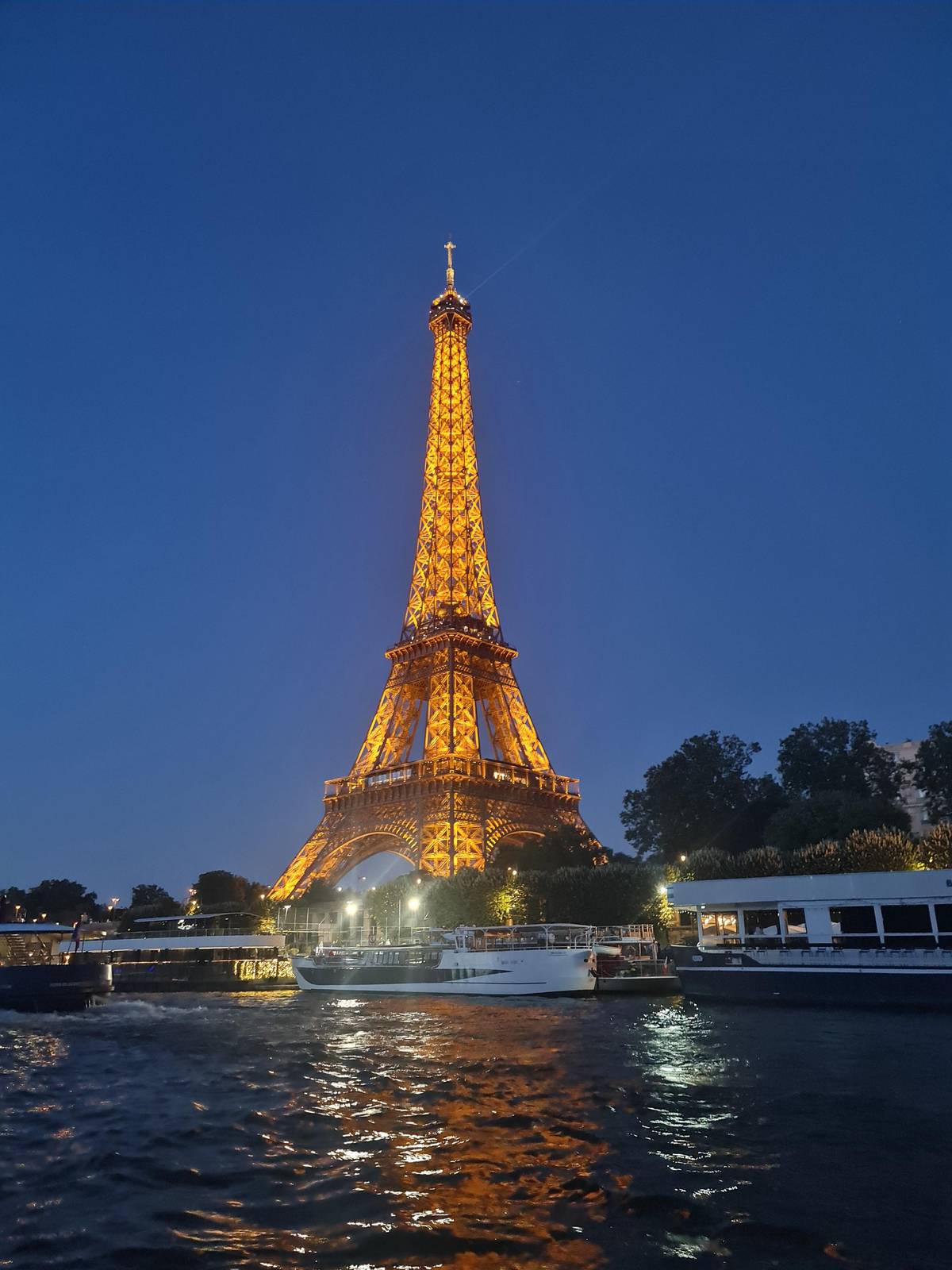 Seine river cruise at night: the lights, the Eiffel Tower sparkle and the boats