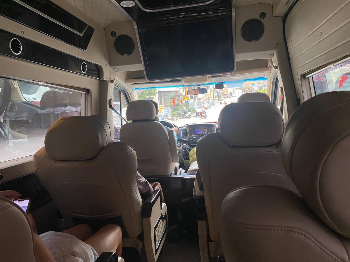 From Hanoi: Premium Daily Limousine Bus Service to Ha Long