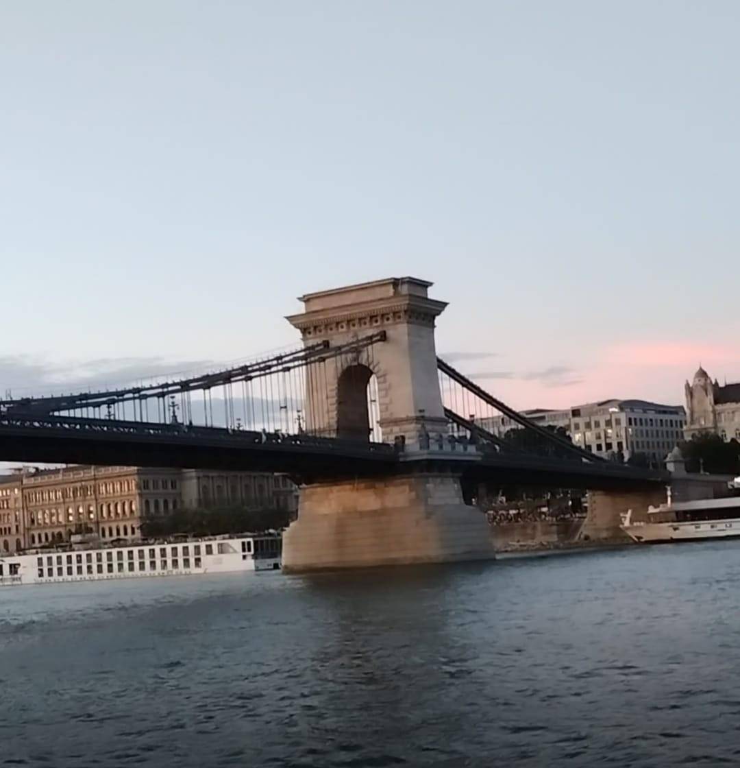 Budapest: Candlelit Dinner River Cruise with Live Music