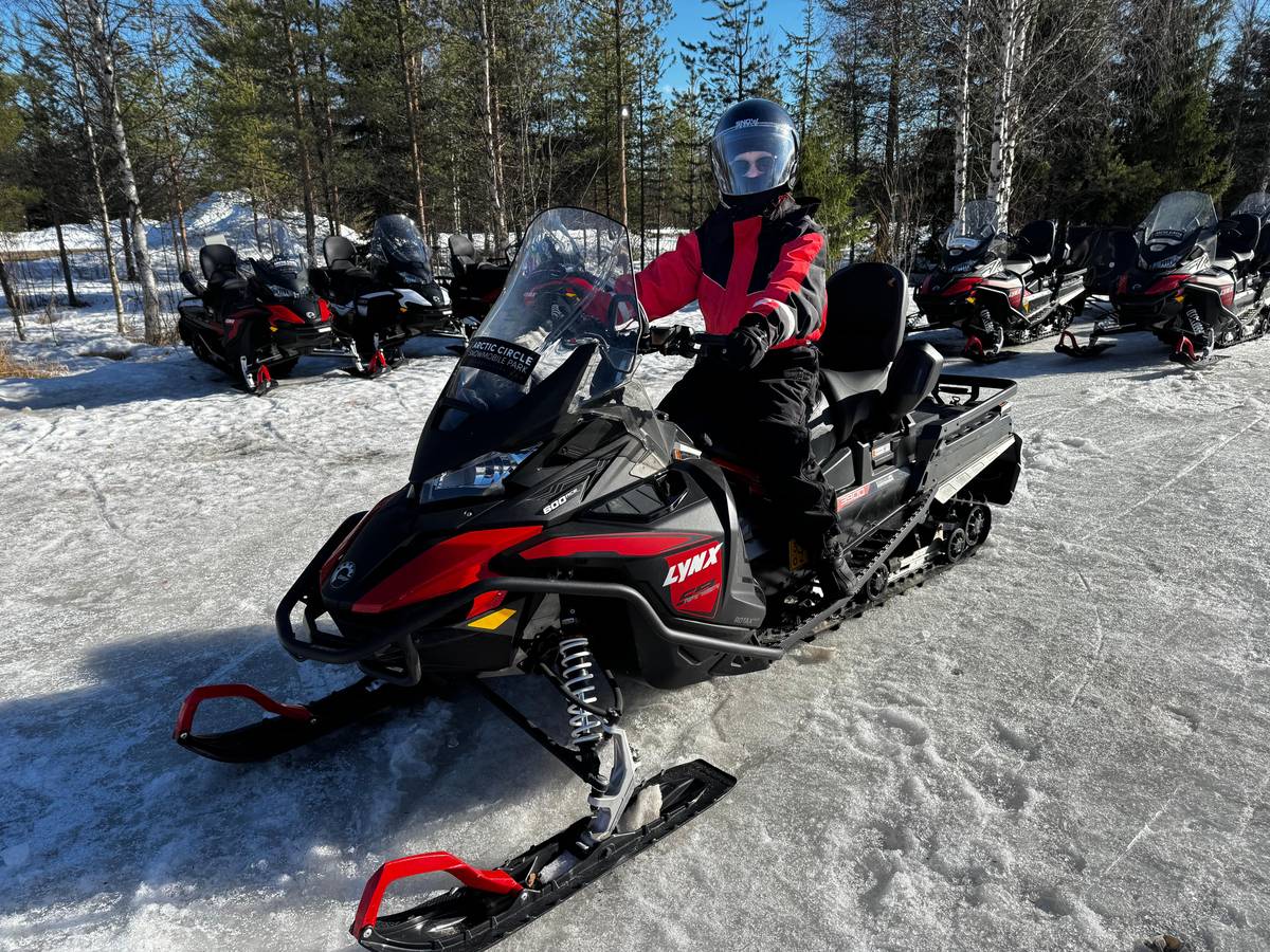 Rovaniemi: Huskys et rennes avec excursion en motoneige