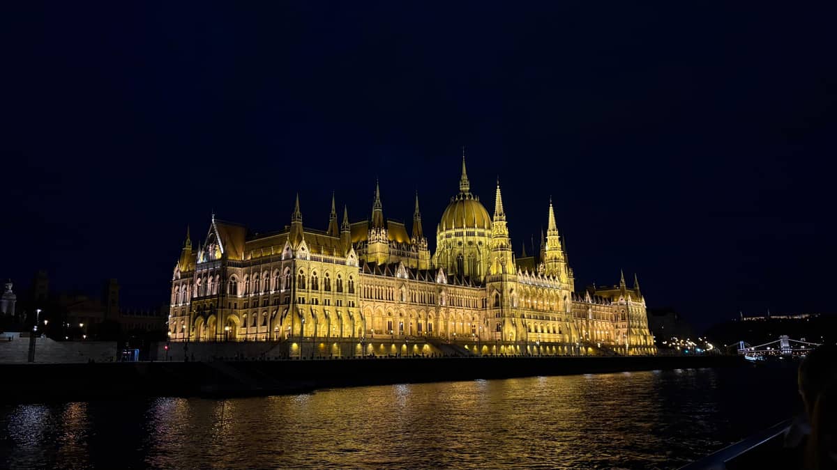 Budapest: City Highlights Sightseeing Cruise