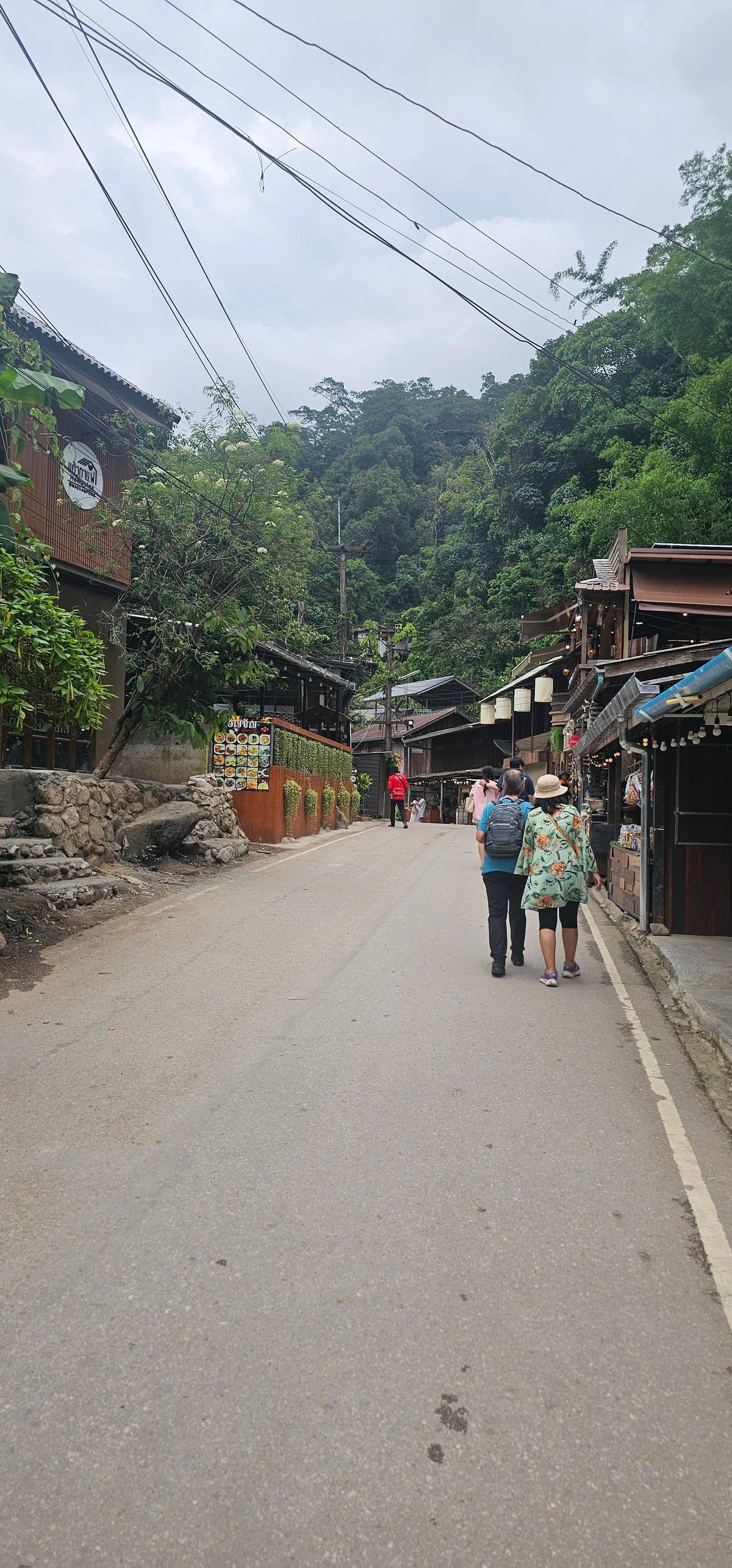 Chiang Mai: The Giant Café & Mae Kampong Village Day Trip