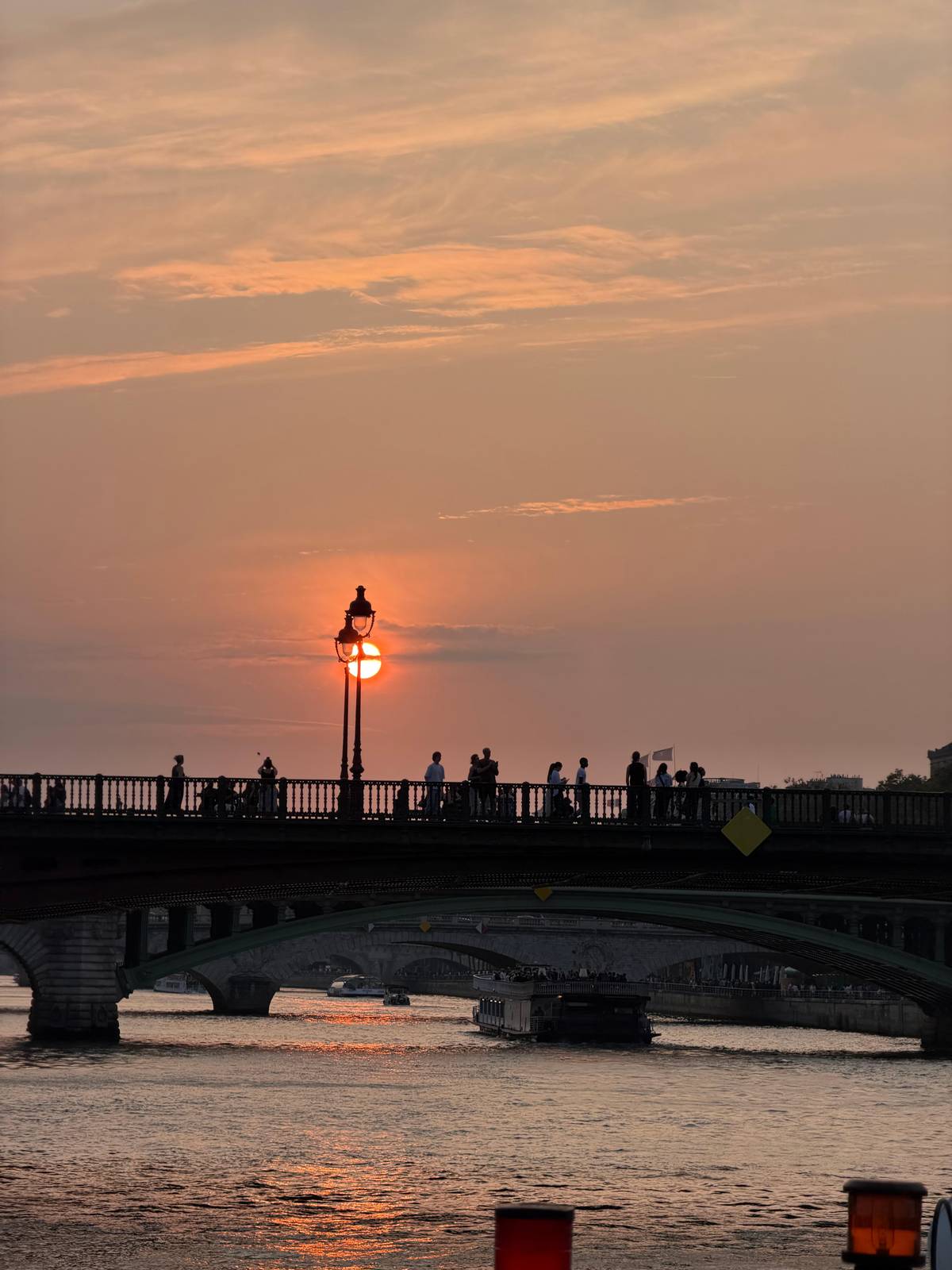 Sunset Seine river cruise: when to sail for golden light and the first sparkle