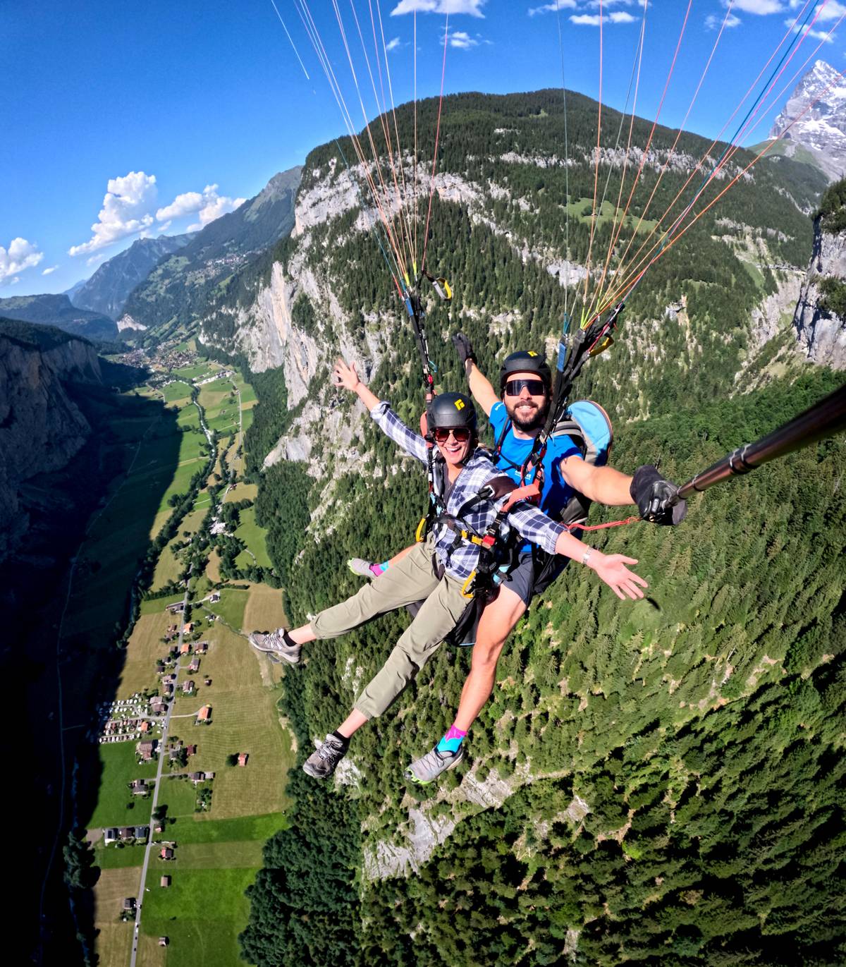 A tandem pair high above the Lauterbrunnen valley