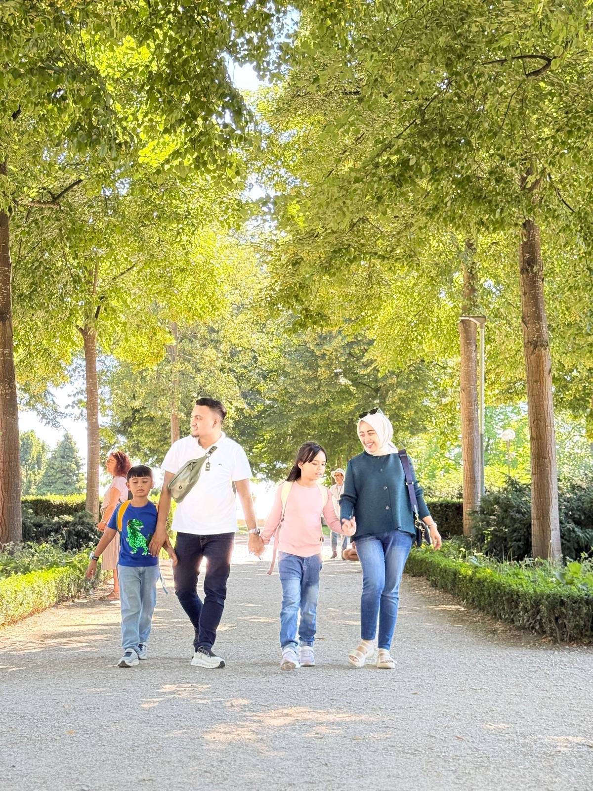 Bern Summer Walk: Medieval, Bear Park & Panoramic Picnic