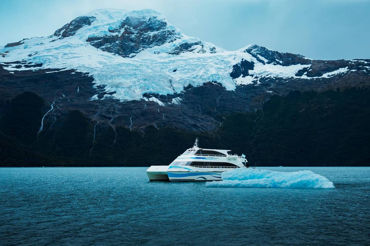 The catamaran under snowy peaks
