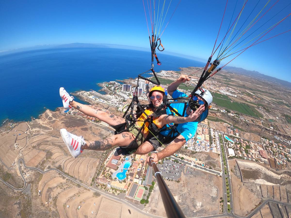 Tandemflug über der Küste von Costa Adeje
