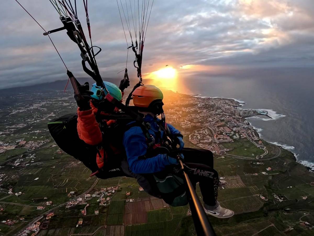 Sunset Paragliding fly from Teide to Puerto de la Cruz
