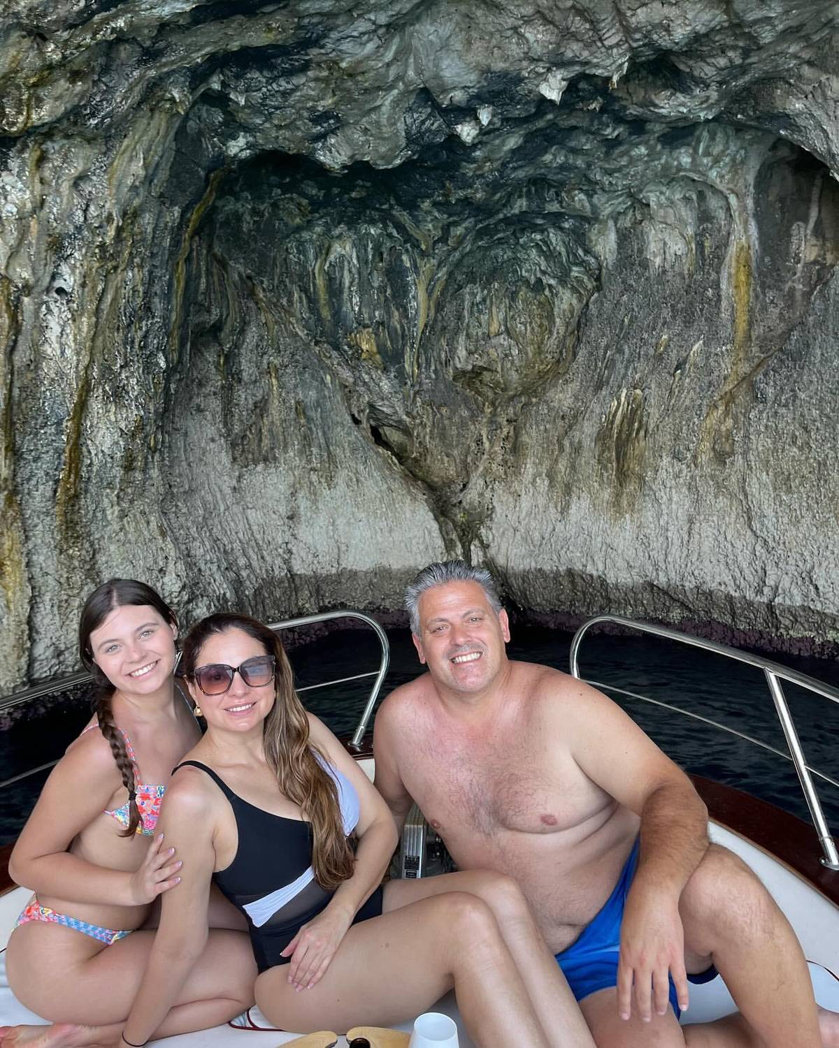 Capri: 2-hour boat tour of the caves and stacks