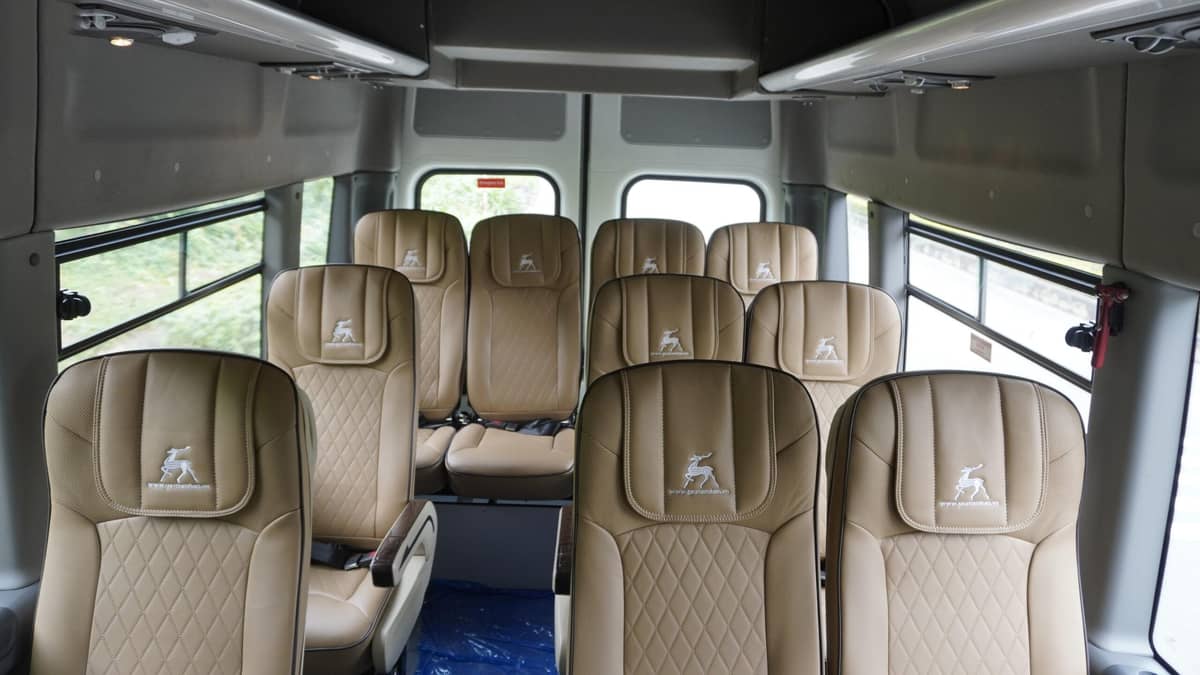 Hanoi: Private Car Transfer to or from Halong Bay