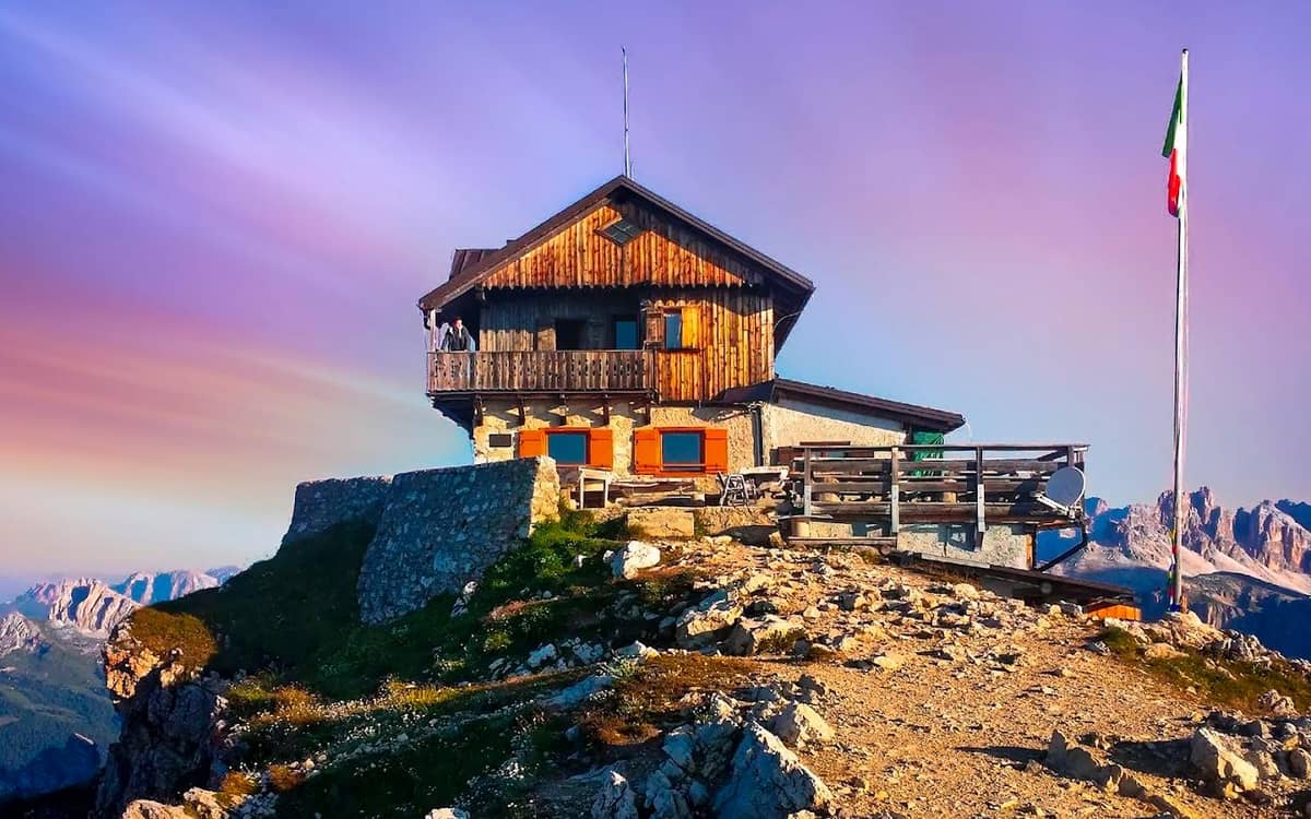 Passo Giau: spectacular guided loop hike in the Ampezzo Dolomites