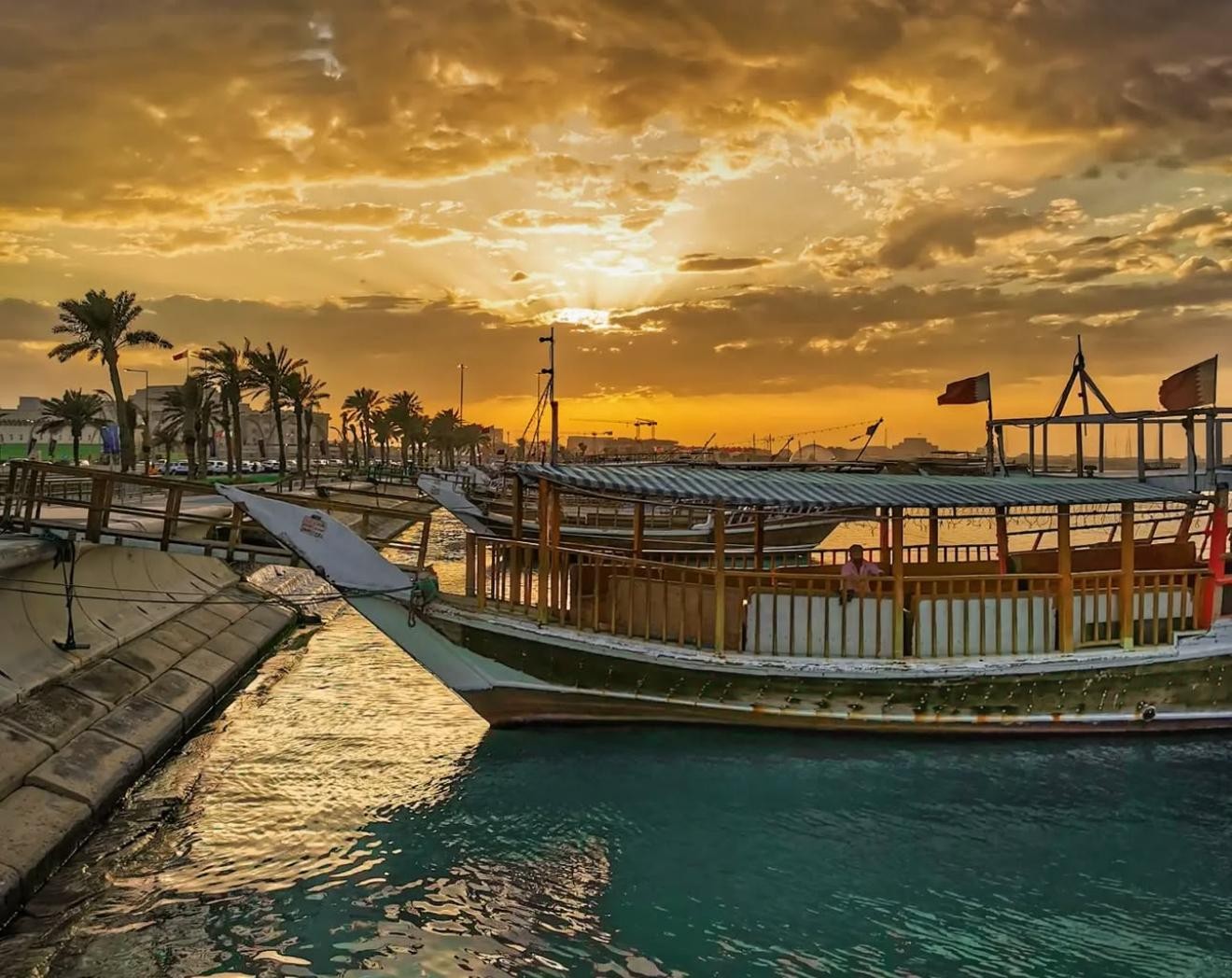 Doha: Sunset Experience, Traditional Dhow Cruise with Dinner