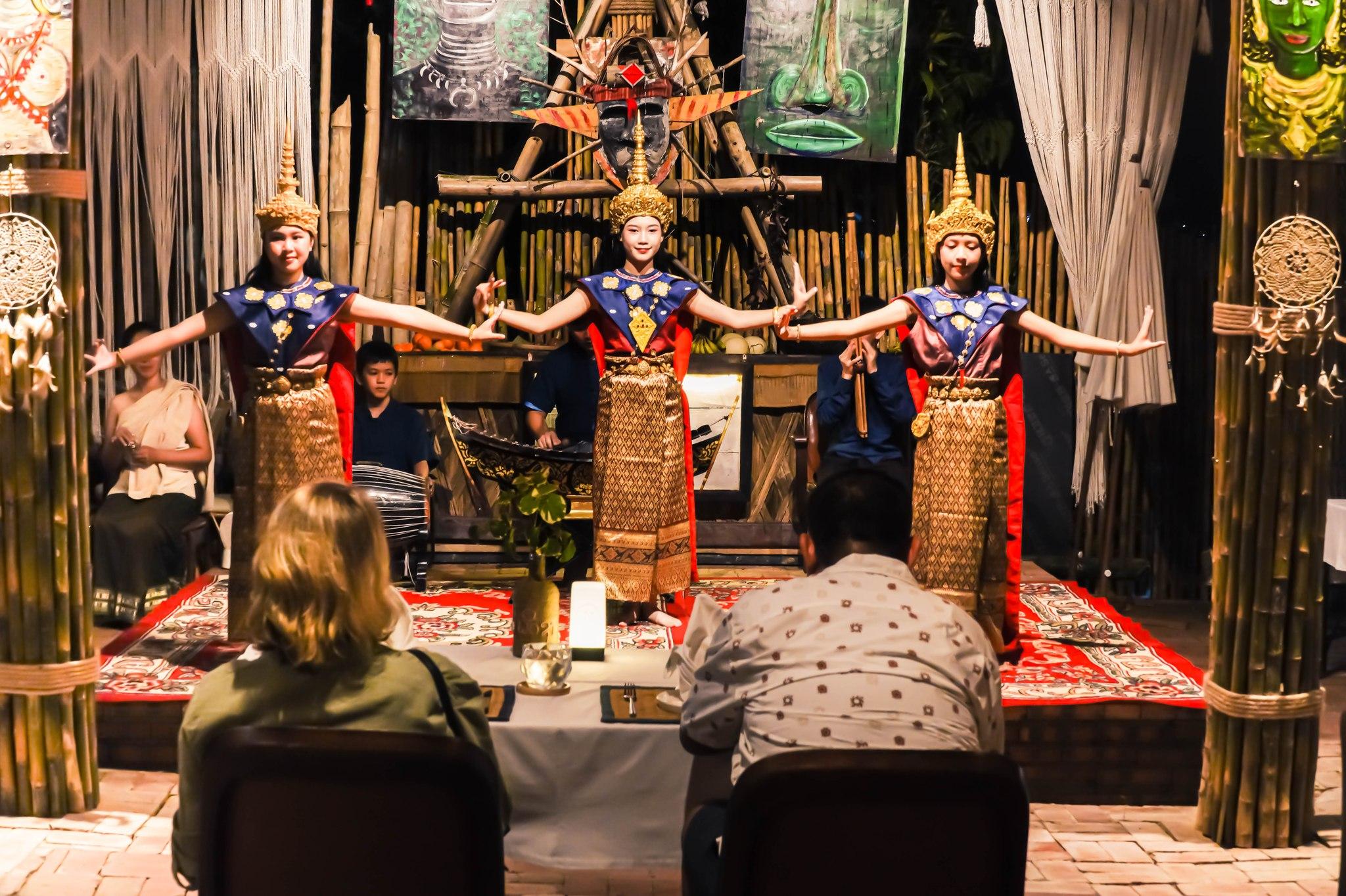 Luang Prabang: Dinner with Lao Traditional Dance Performance