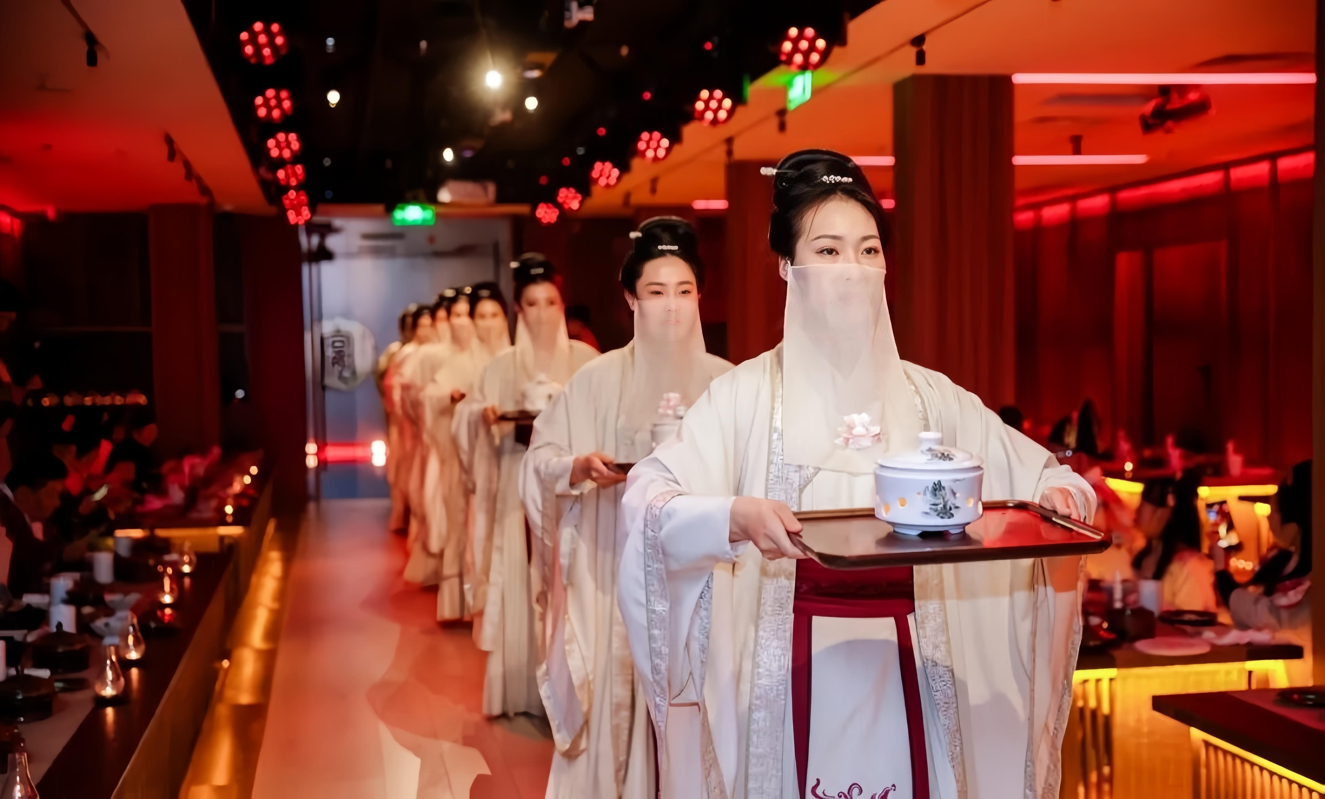 Beijing: Palace Banquet with Hanfu Costume, Show, and Dinner