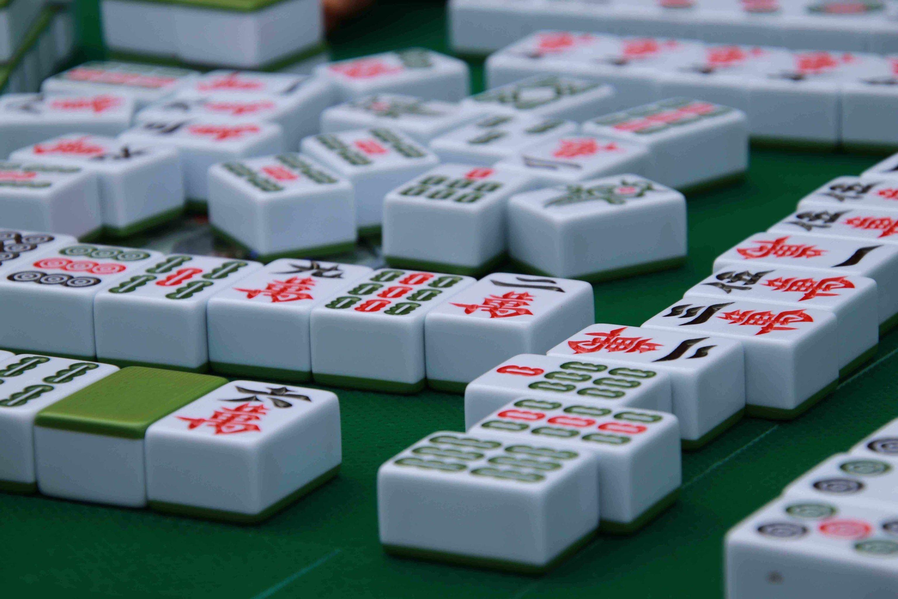Shanghai: Mahjong Workshop with Market Tour & Tea Tasting