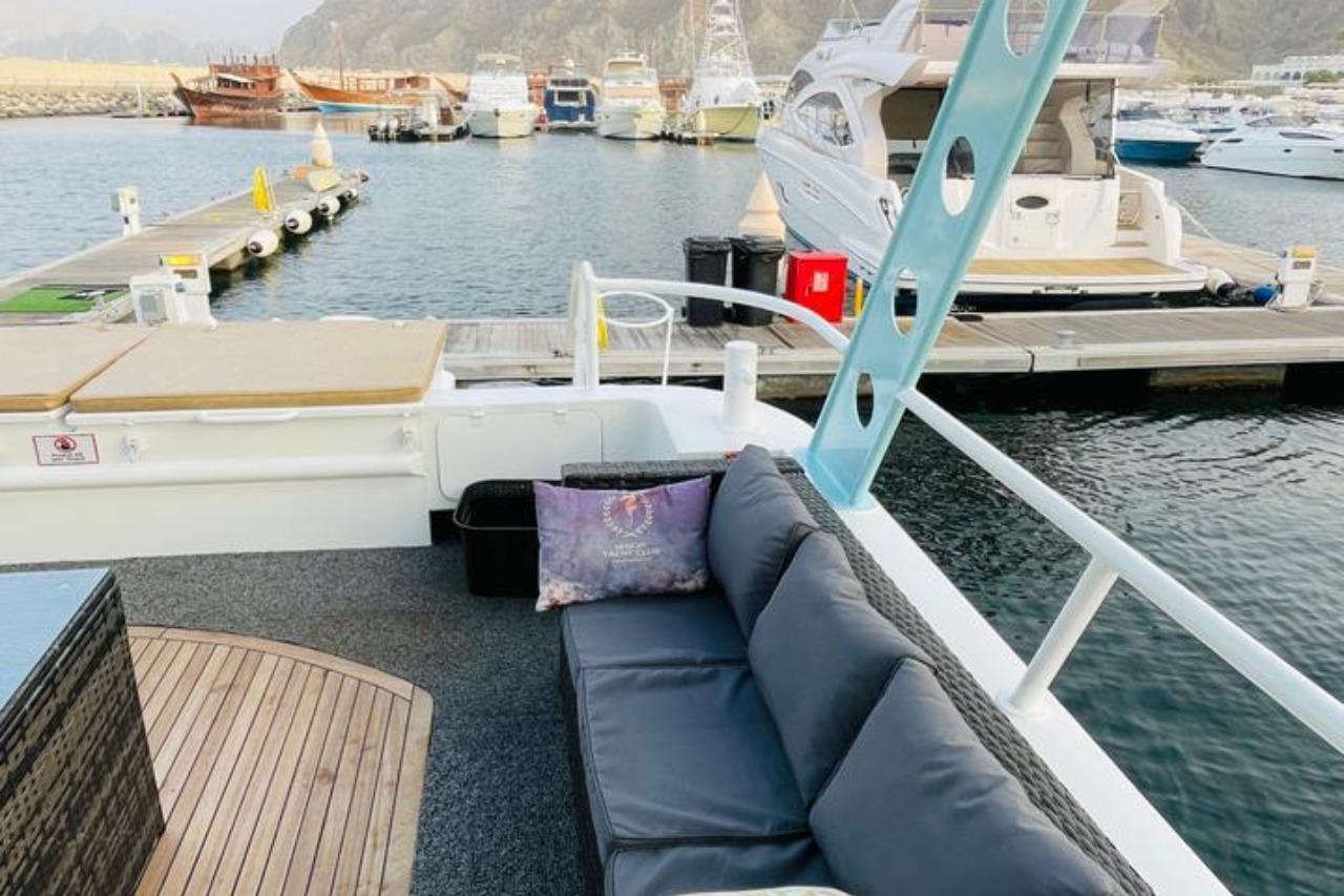Muscat: Semi-Submarine Cruise with Snorkeling & Snacks 3