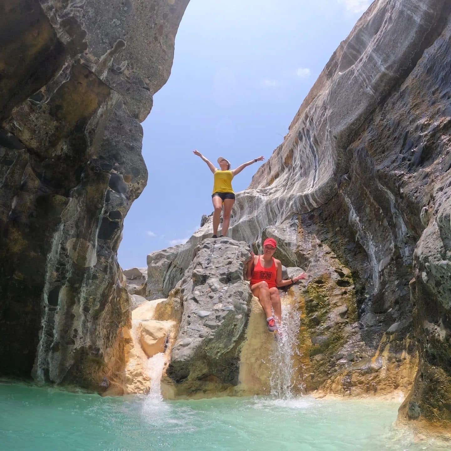 From Muscat: Wadi Al Huqain and Al Hazm Castle Day Trip
