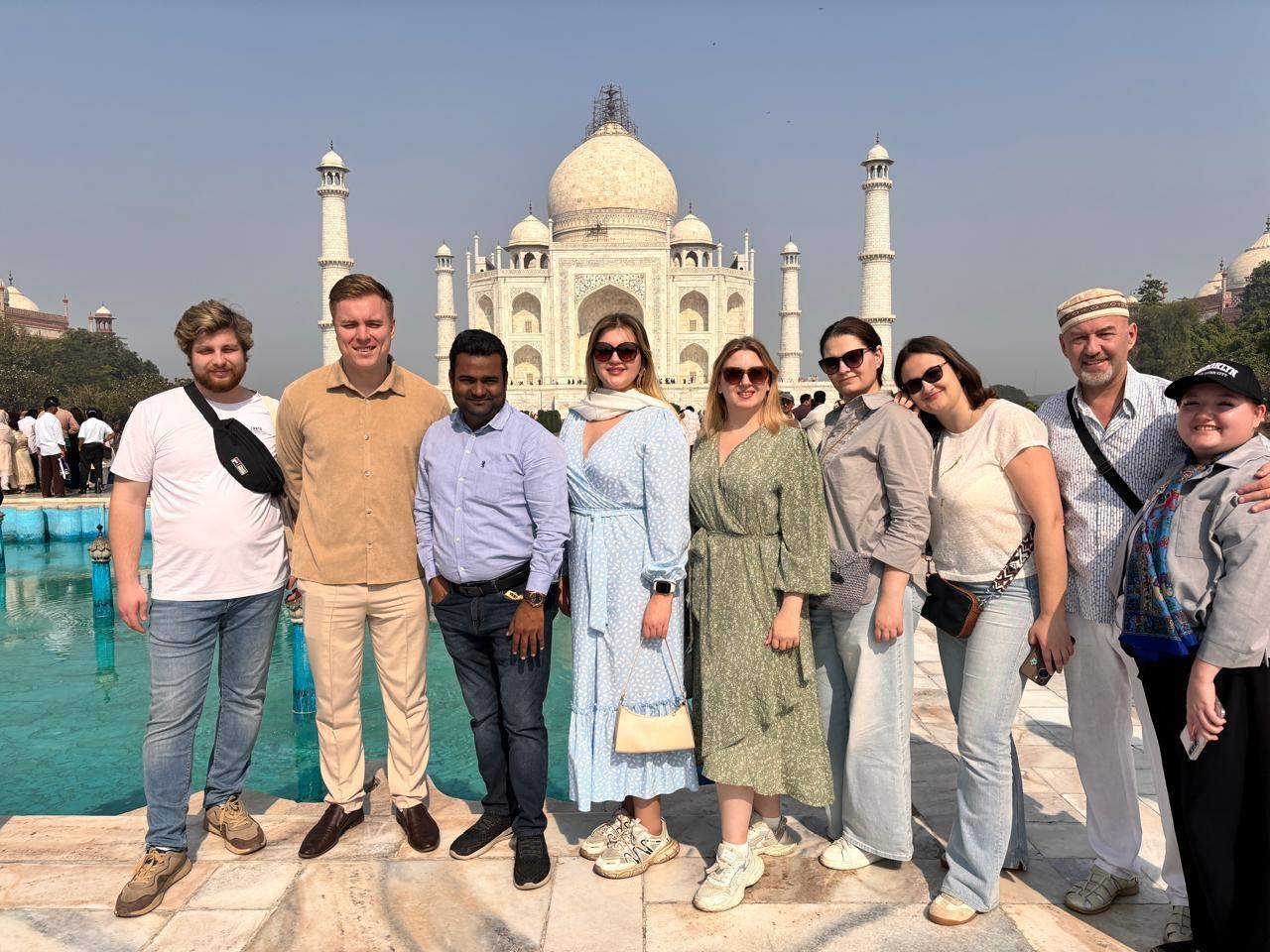 Taj Mahal Sunrise/Sunset Guided Tour with Fast Entry No-Wait 3